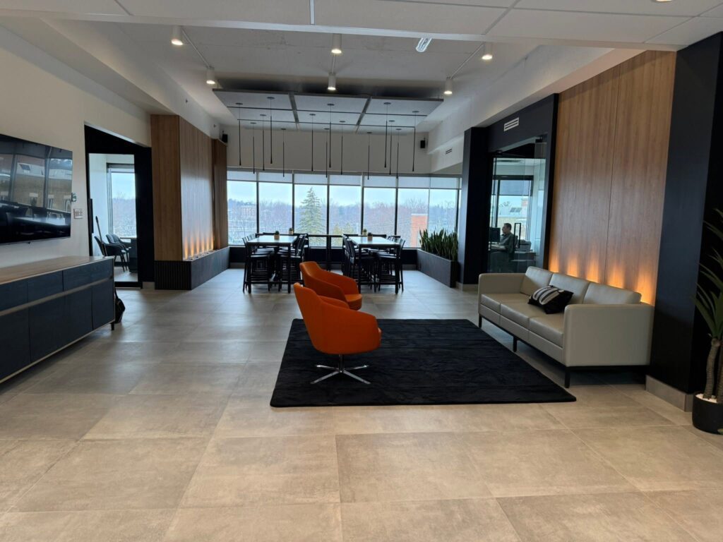 Suite 460, 4e étage