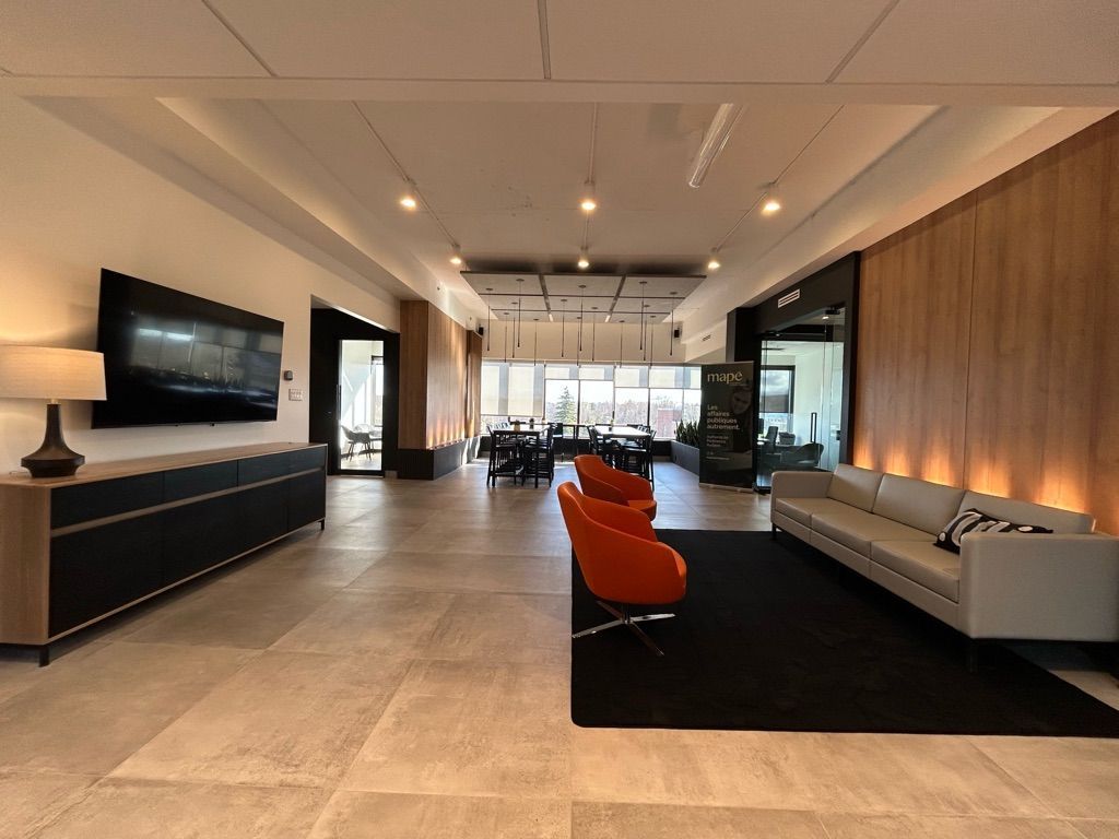 Bureau 460-6 – privé meublé de 107 pi²